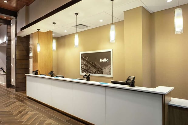 Images Hampton Inn & Suites Teaneck Glenpointe