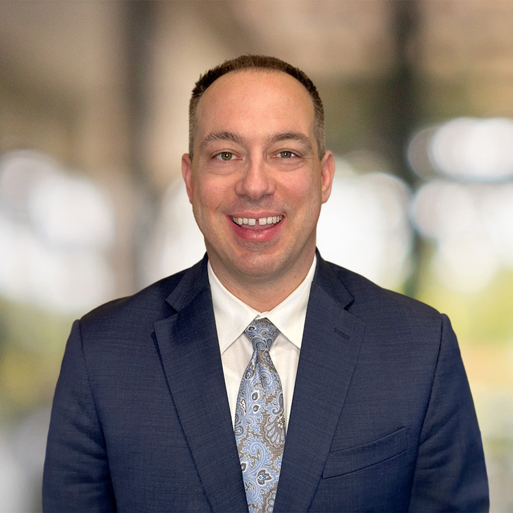 Headshot of Heath Mendoza, a wealth advisor at Chase