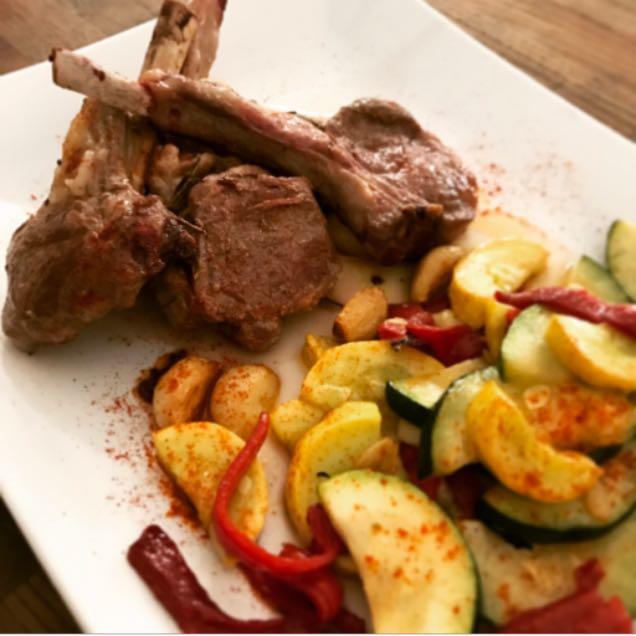 Chuletitas de cordero lechal. Lamb chops. Tender Australian grilled lamb chops served with sautéed vegetables or the side of your choice.