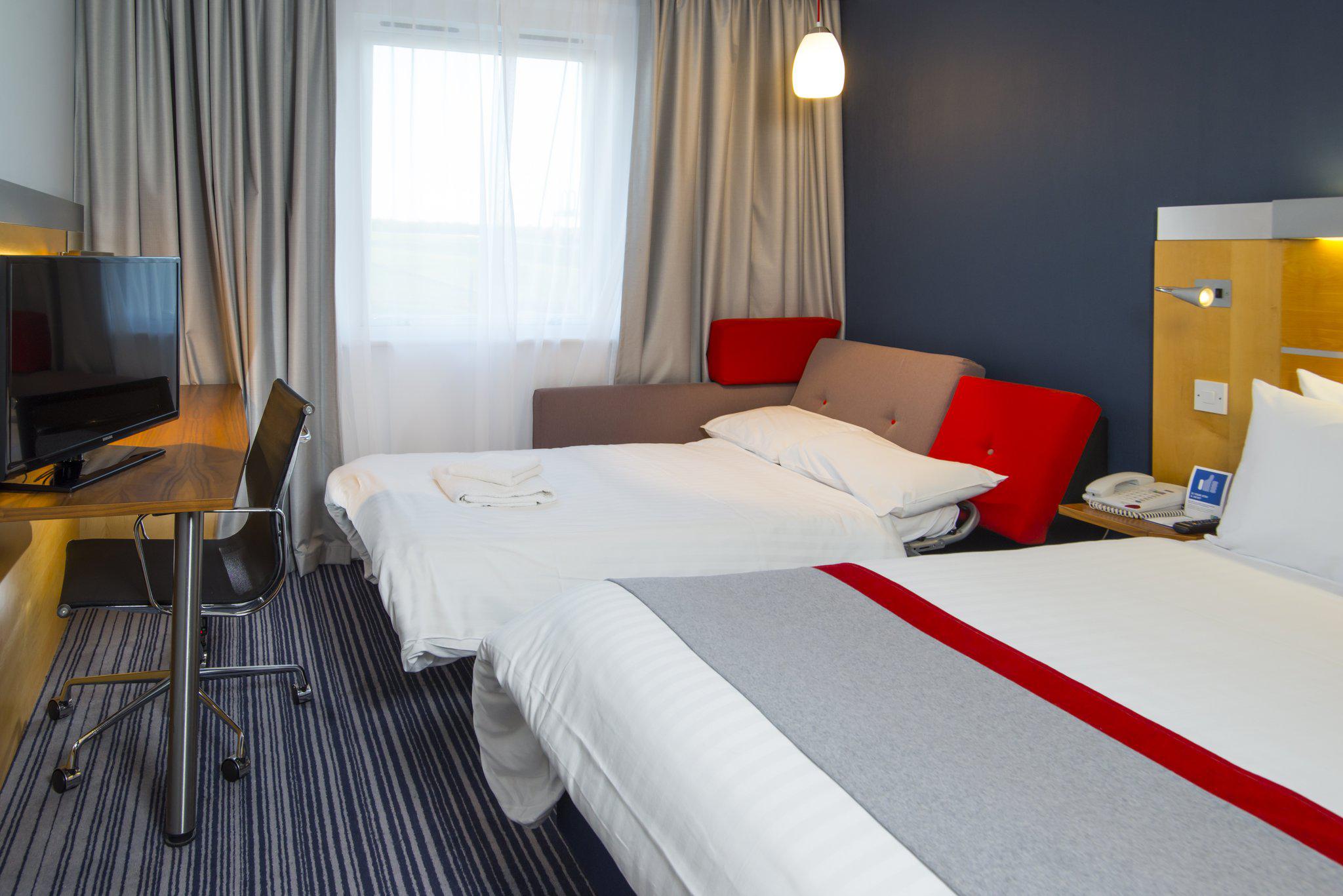 Holiday Inn Express London - Epsom Downs, an IHG Hotel Surrey 01372 755200