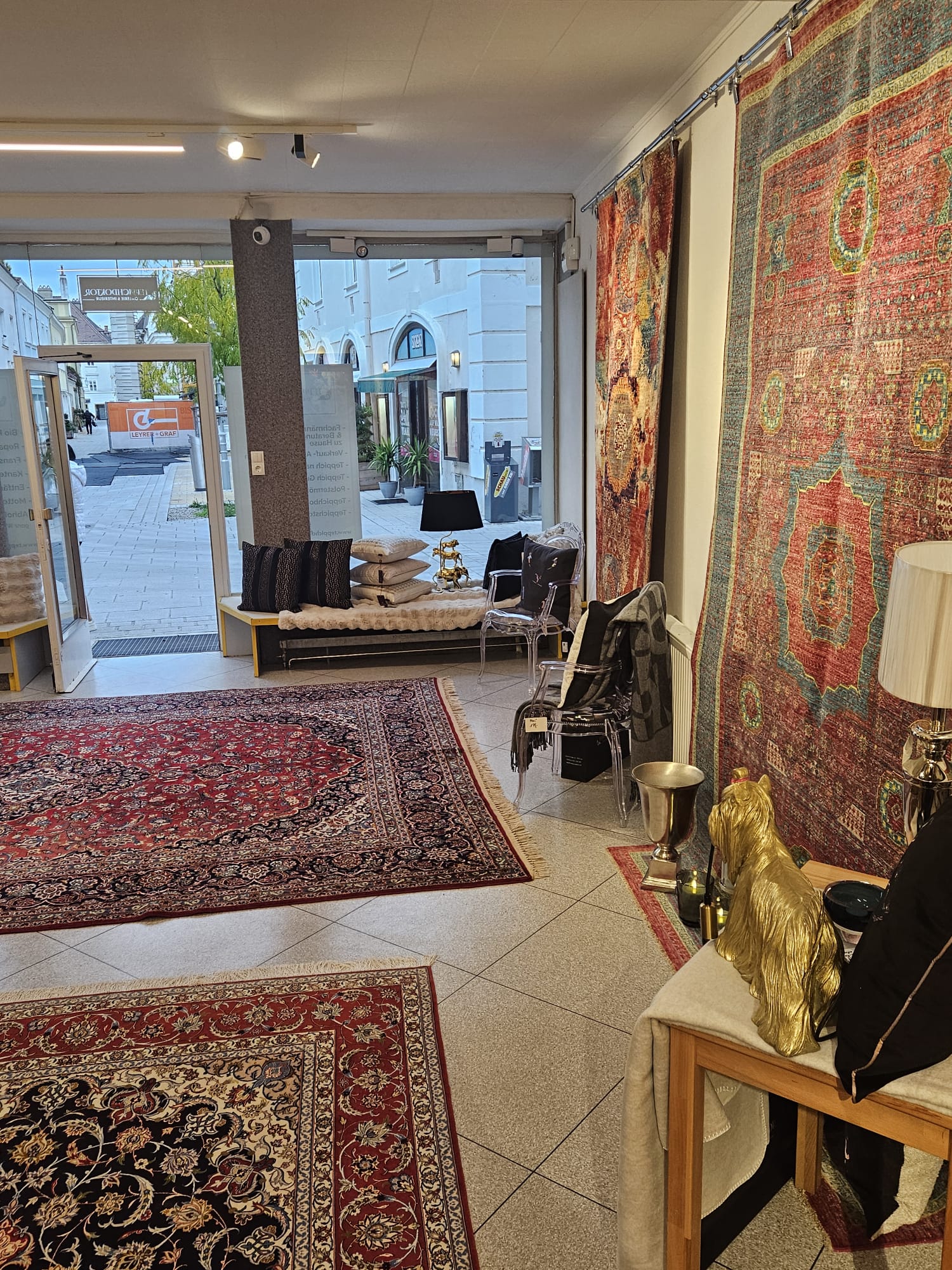 Bild 1 von Teppichdoktor Galerie & Interieur