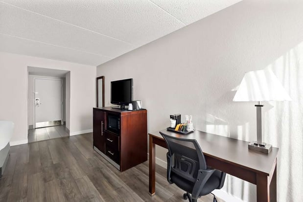 Images Best Western Luxbury Inn Fort Wayne