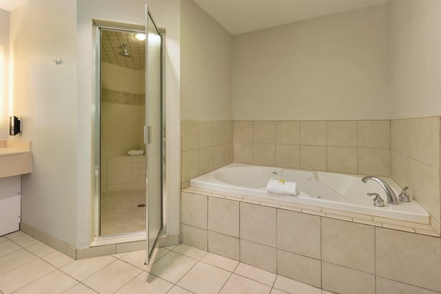 Images Holiday Inn Express & Suites Petoskey by IHG