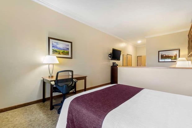 Images Best Western Plus Grapevine Inn