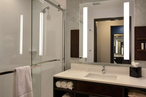 Images Hilton Garden Inn Louisville Mall of St. Matthews