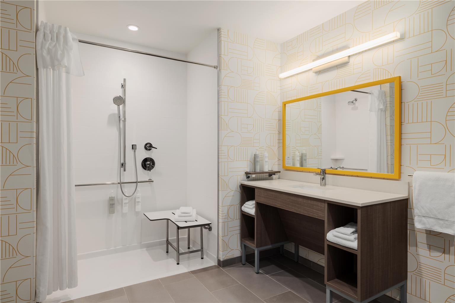Guest room bath