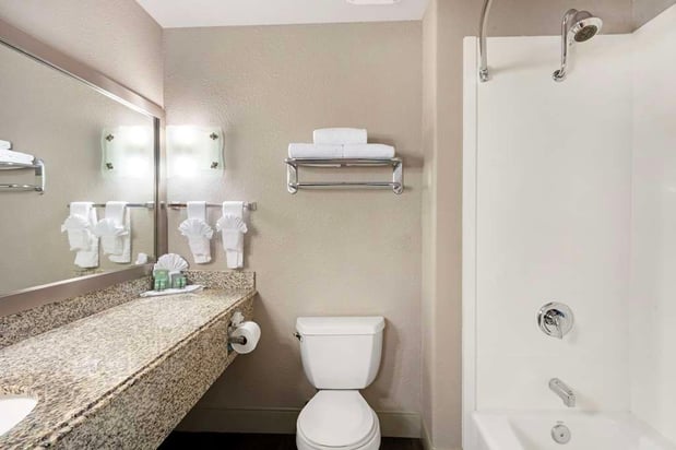 Images Best Western Cedar Inn & Suites