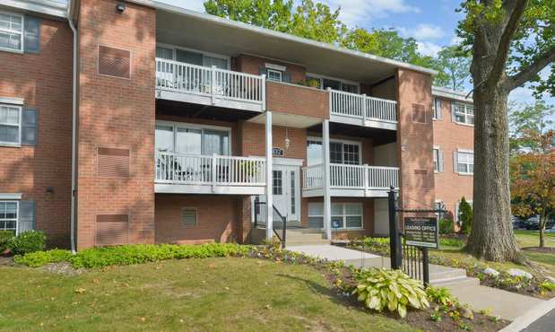 Images Strafford Station Apartment Homes
