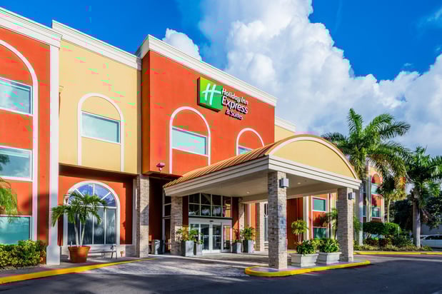 Images Holiday Inn Express & Suites Bradenton West by IHG