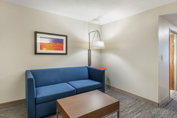 Images Holiday Inn Express & Suites Petersburg - Fort Gregg Adams by IHG