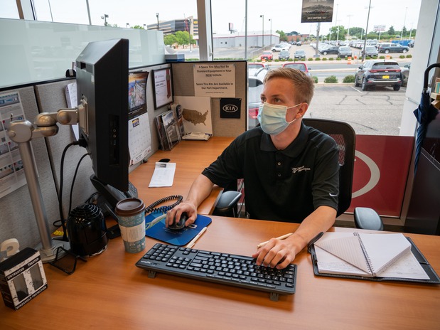 Images Luther Kia of Bloomington