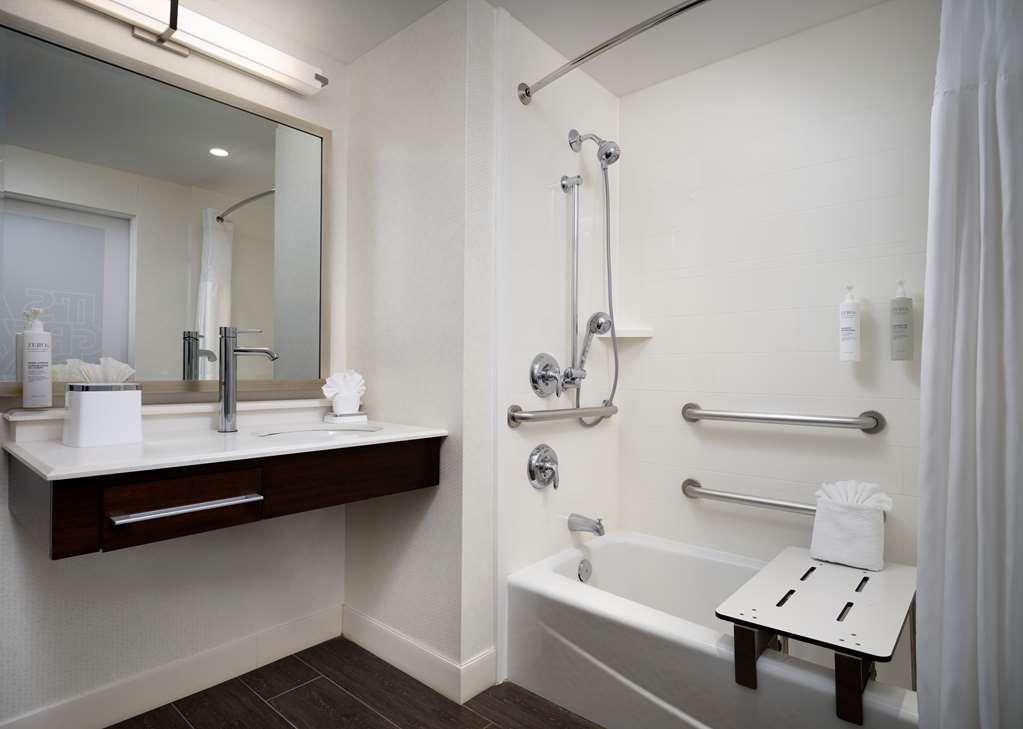 Guest room bath