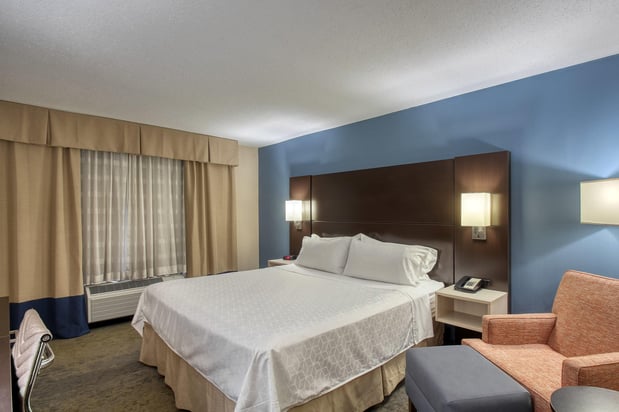Images Holiday Inn & Suites Atlanta Airport-North by IHG