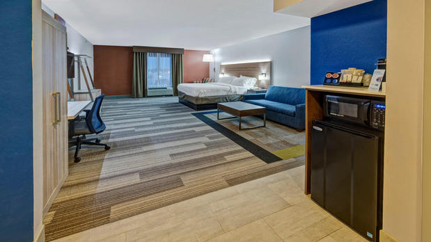 Images Holiday Inn Express & Suites London, an IHG Hotel