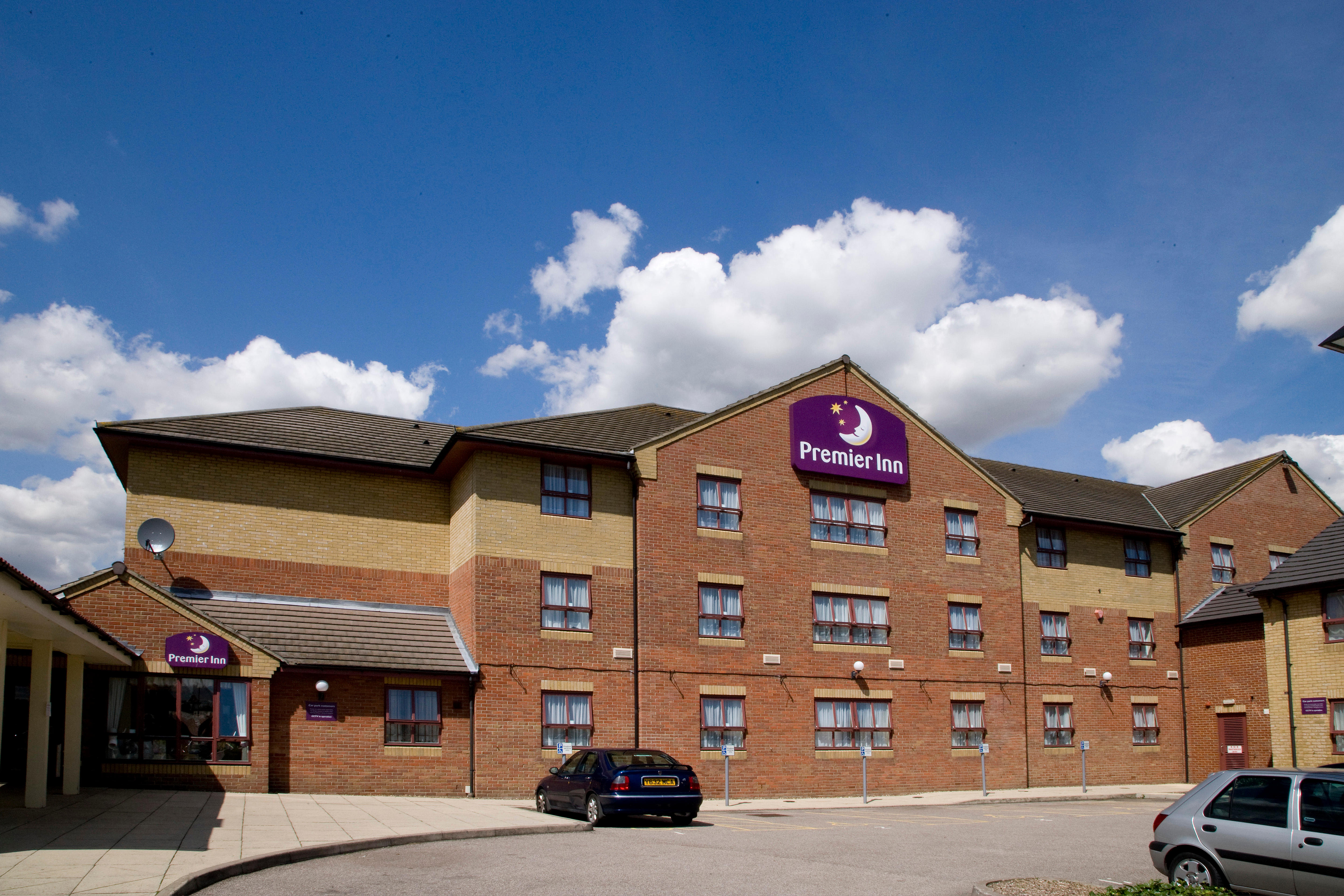 Images Premier Inn Southend Airport hotel