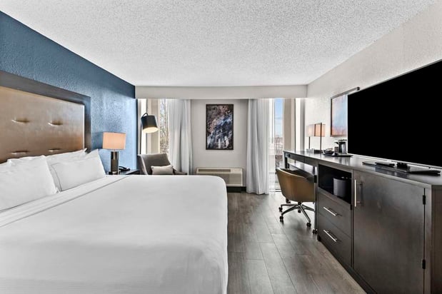 Images DoubleTree by Hilton Raleigh Midtown