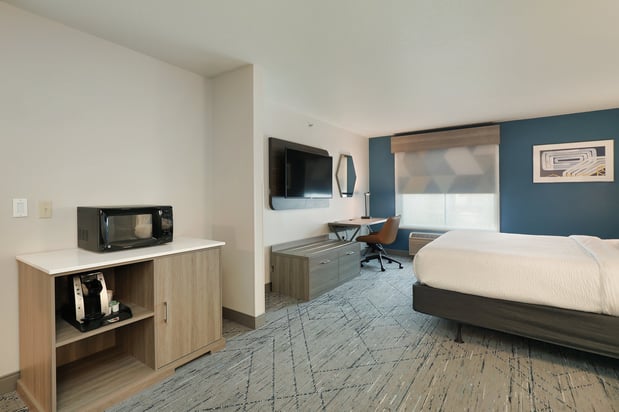 Images Holiday Inn Express & Suites Milwaukee-New Berlin by IHG