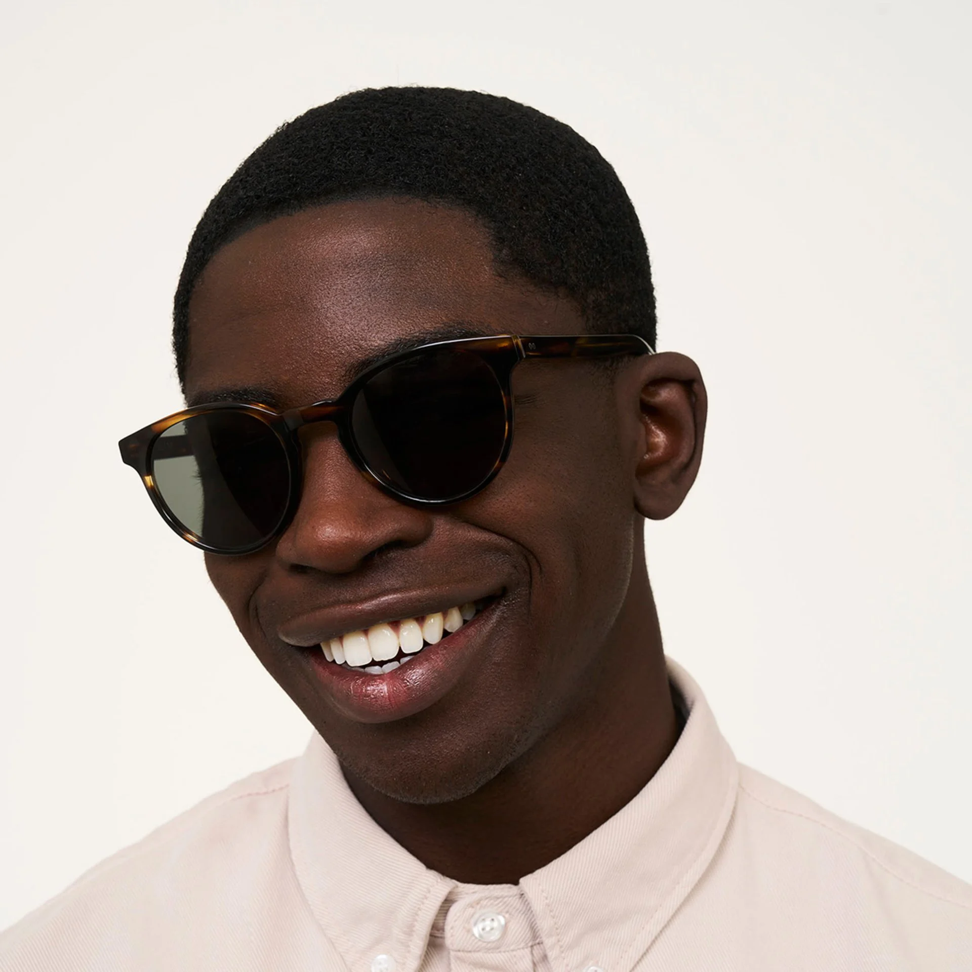 Bestseller sunglasses on model image