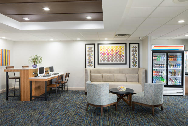 Images Holiday Inn Express Louisville Northeast by IHG