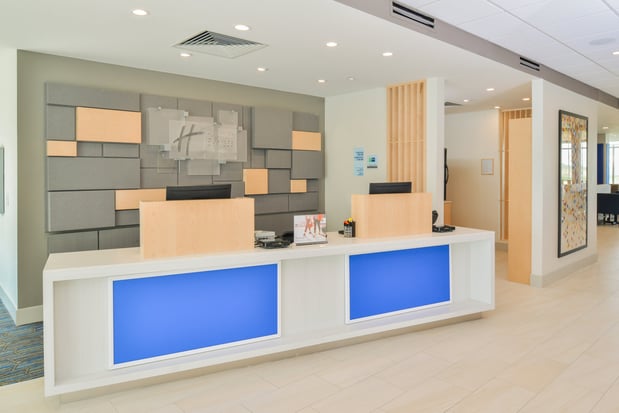 Images Holiday Inn Express & Suites Chadron by IHG