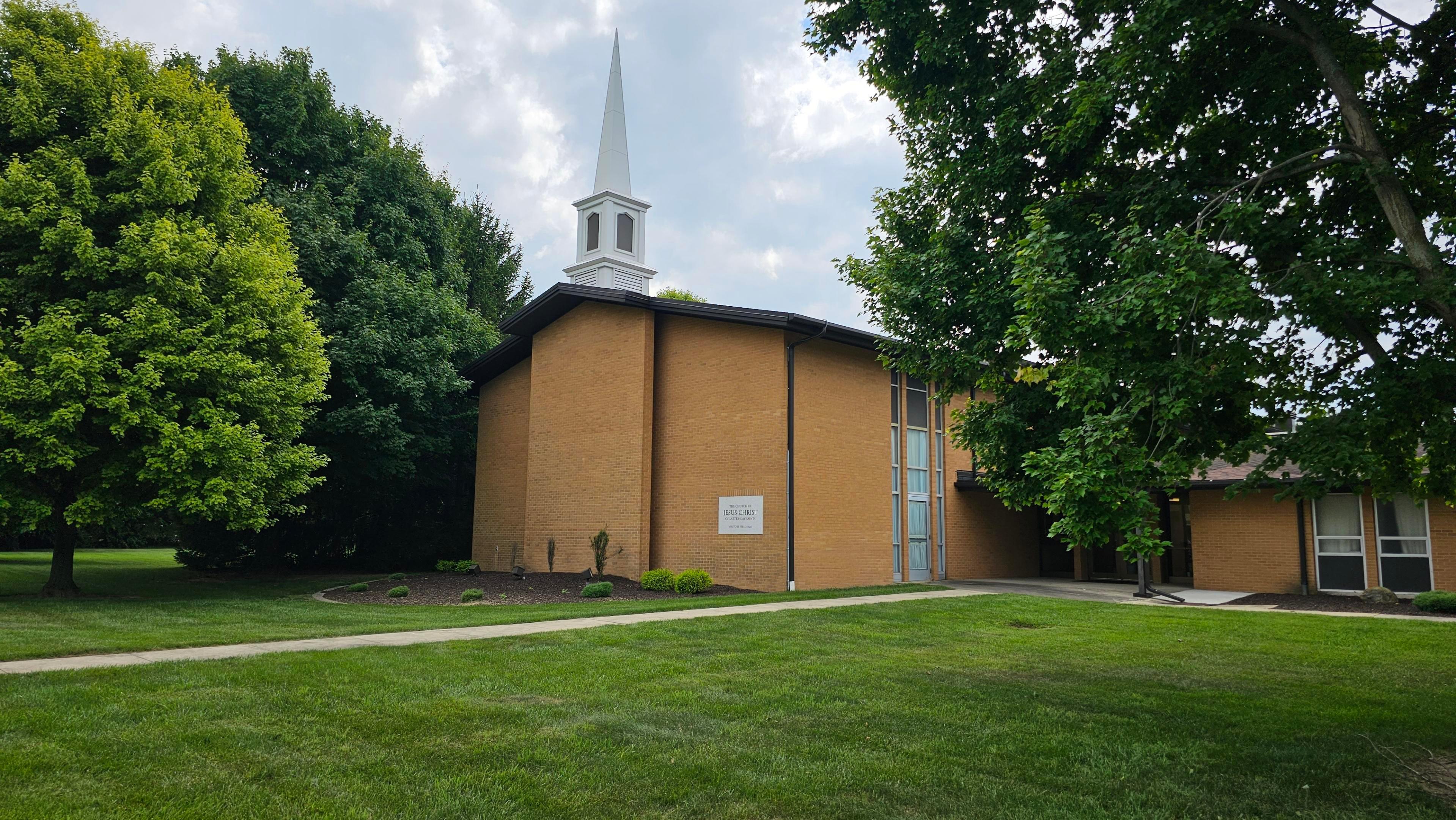 Exterior of the Bowling Green meetinghouse of The Church of Jesus Christ of Latter-day Saints, located at 1033 Conneaut Avenue, Bowling Green, OH 43402.