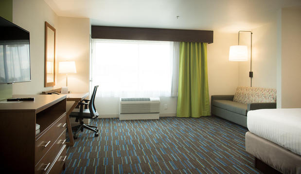 Images Holiday Inn Express & Suites Rock Falls, an IHG Hotel