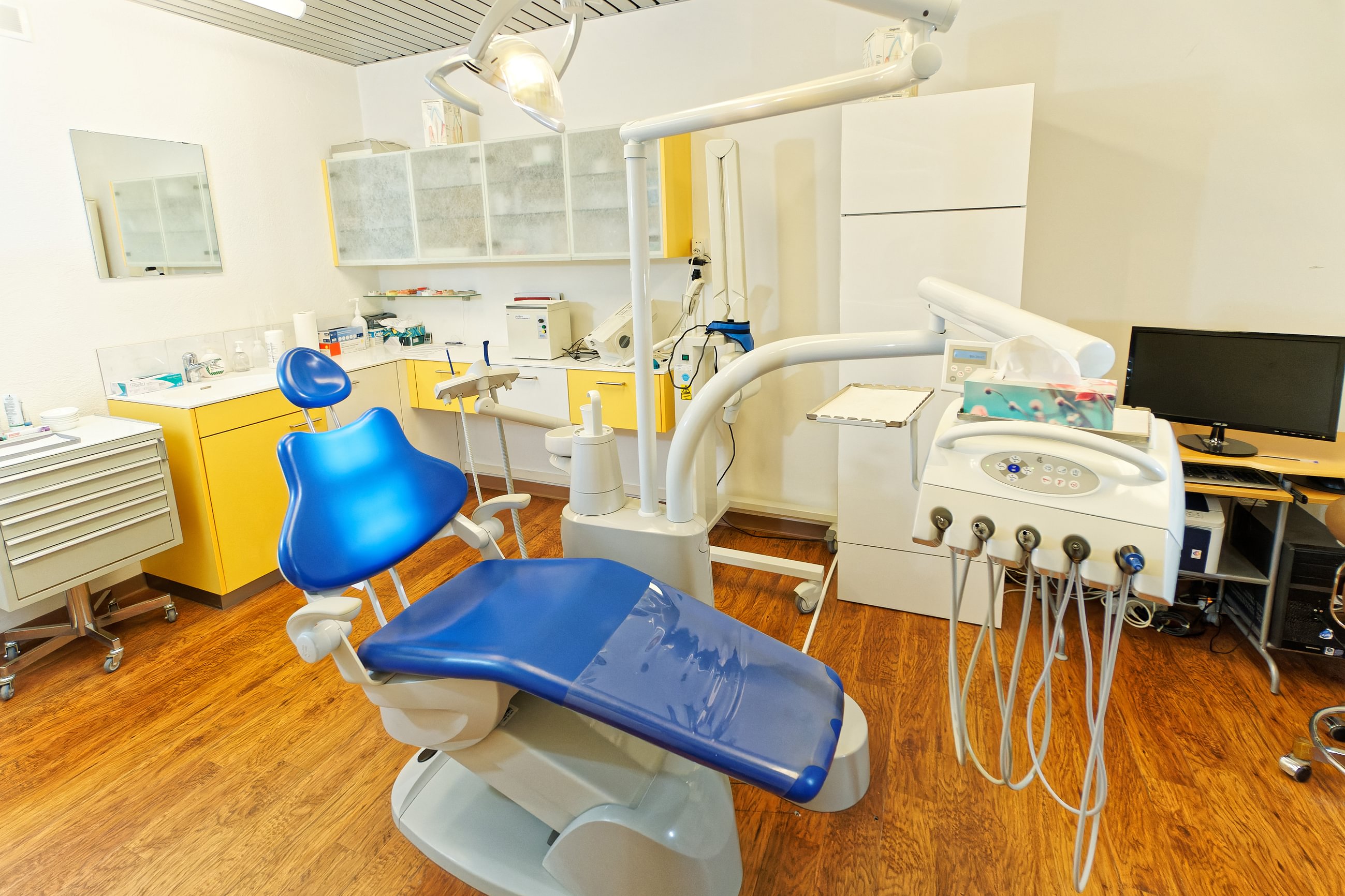 Bilder Zahnarztpraxis Lächeln und Beissen | Zahnarzt Herisau