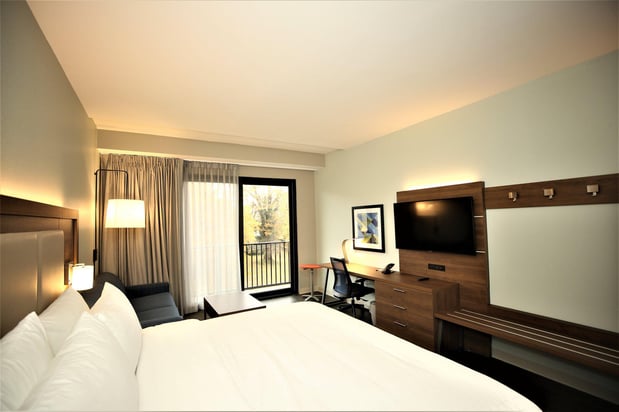 Images Holiday Inn Express & Suites Charlotte - South End by IHG