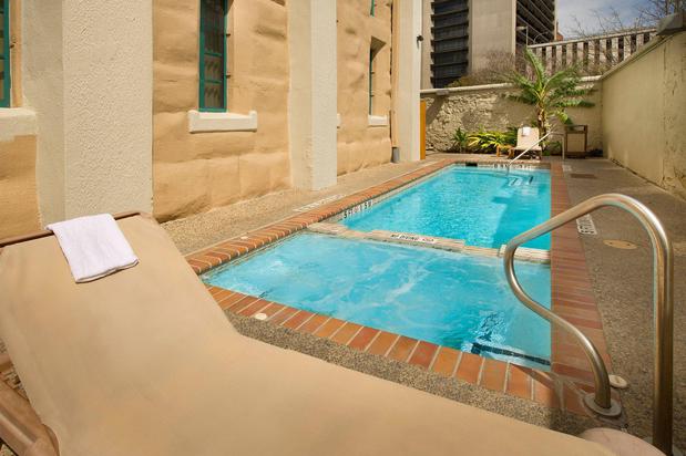 Images Holiday Inn Express San Antonio N-Riverwalk Area by IHG