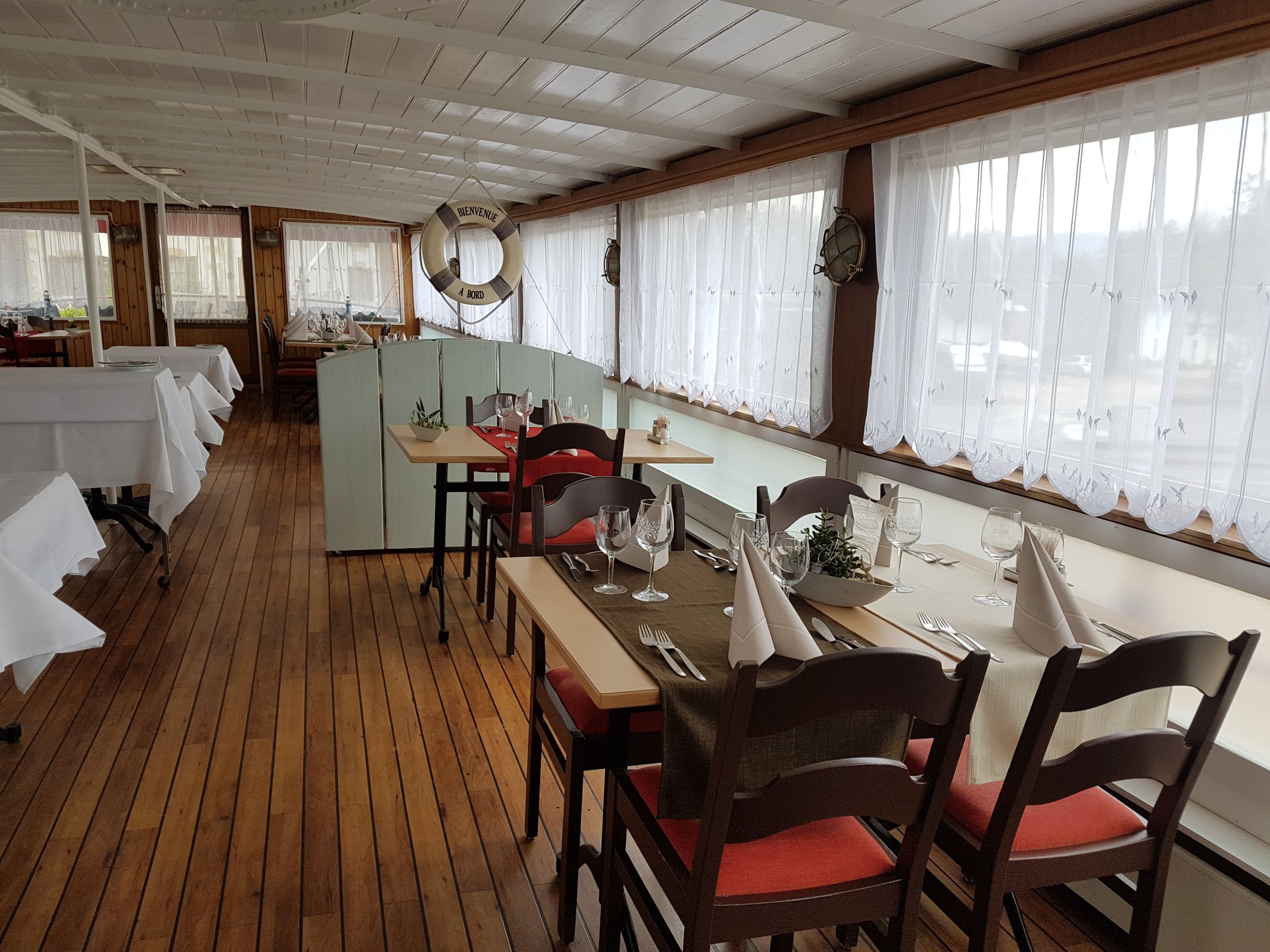 Restaurant Le Bateau, Route du Port 8 in Portalban