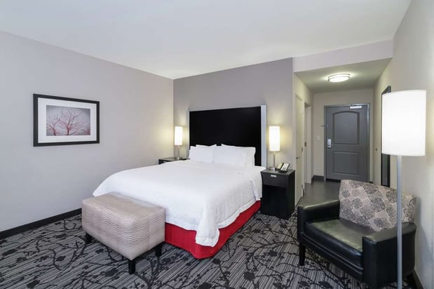 Images Hampton Inn & Suites Roanoke Airport