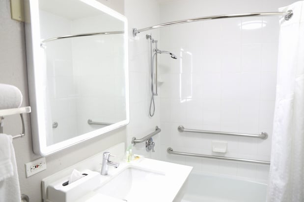 Images Holiday Inn Chicago Oakbrook by IHG