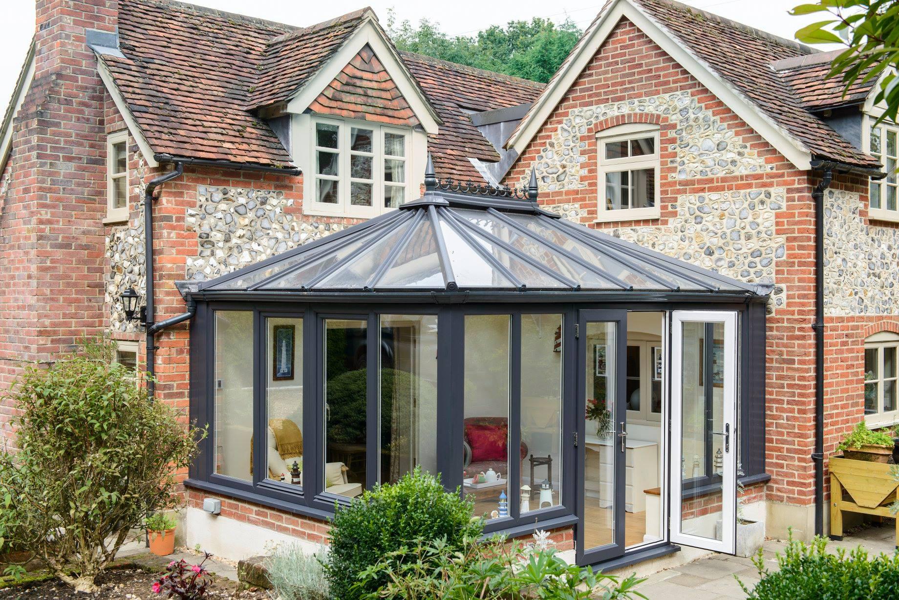 Perfect for panoramic views, our Elizabethan conservatory mixes distinctive, uncomplicated lines with an airy, rectangular shape to create an understated yet imposing living space.