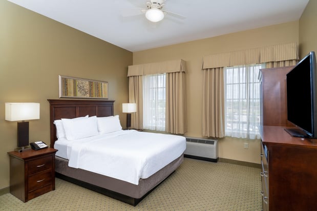 Images Holiday Inn Express Abrams Hall