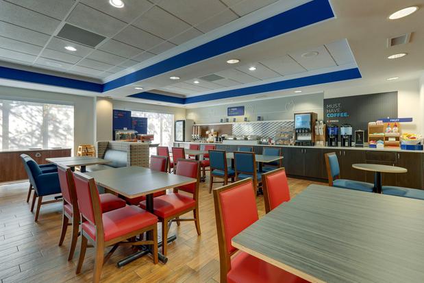 Images Holiday Inn Express & Suites Dayton-Centerville by IHG