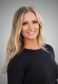 Amanda Shelton headshot