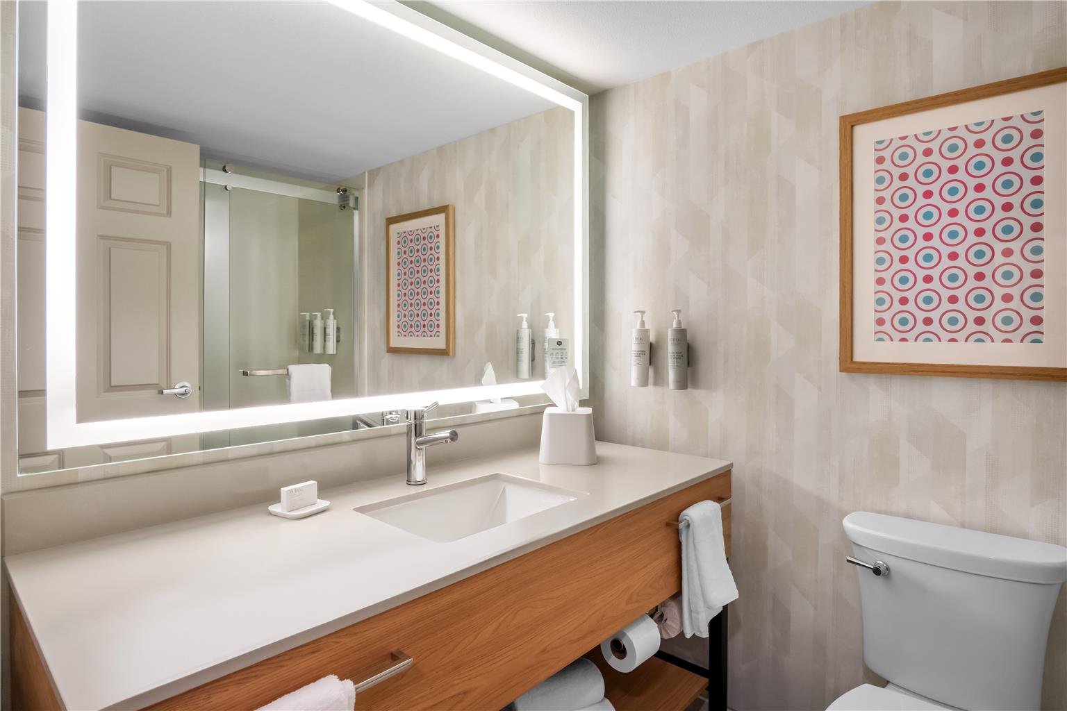 Guest room bath