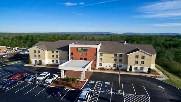Images Holiday Inn Express & Suites Crossville, an IHG Hotel