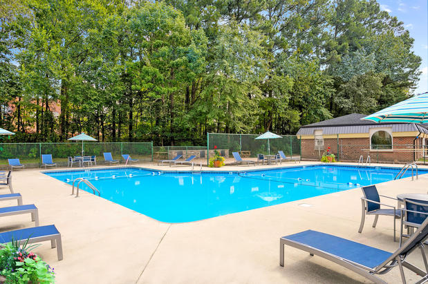 Images Holly Hills Apartments