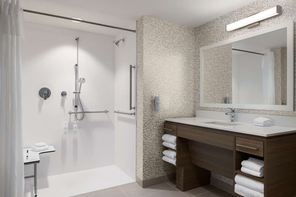 Guest room bath