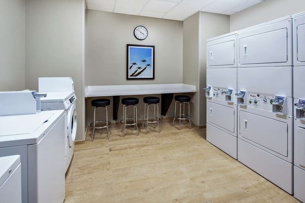 Images Hampton Inn & Suites San Diego Airport Liberty Station
