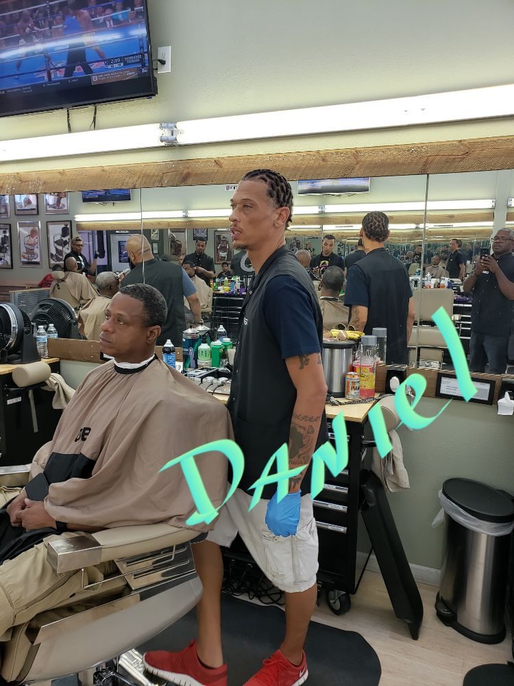 Dorian's Barber Studio Sacramento (916)393-7156