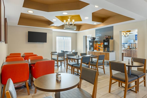 Images Holiday Inn Express & Suites Indianapolis - East by IHG