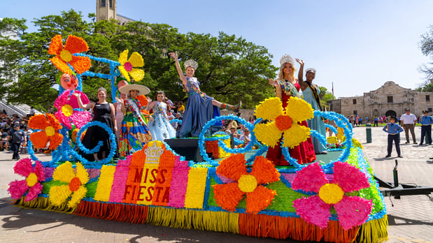 Images Holiday Inn Express & Suites San Antonio Rivercenter Area by IHG