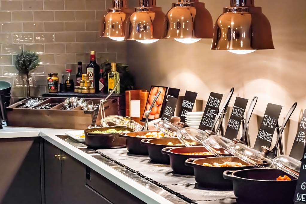 Images Park Inn by Radisson Oslo Airport Hotel West