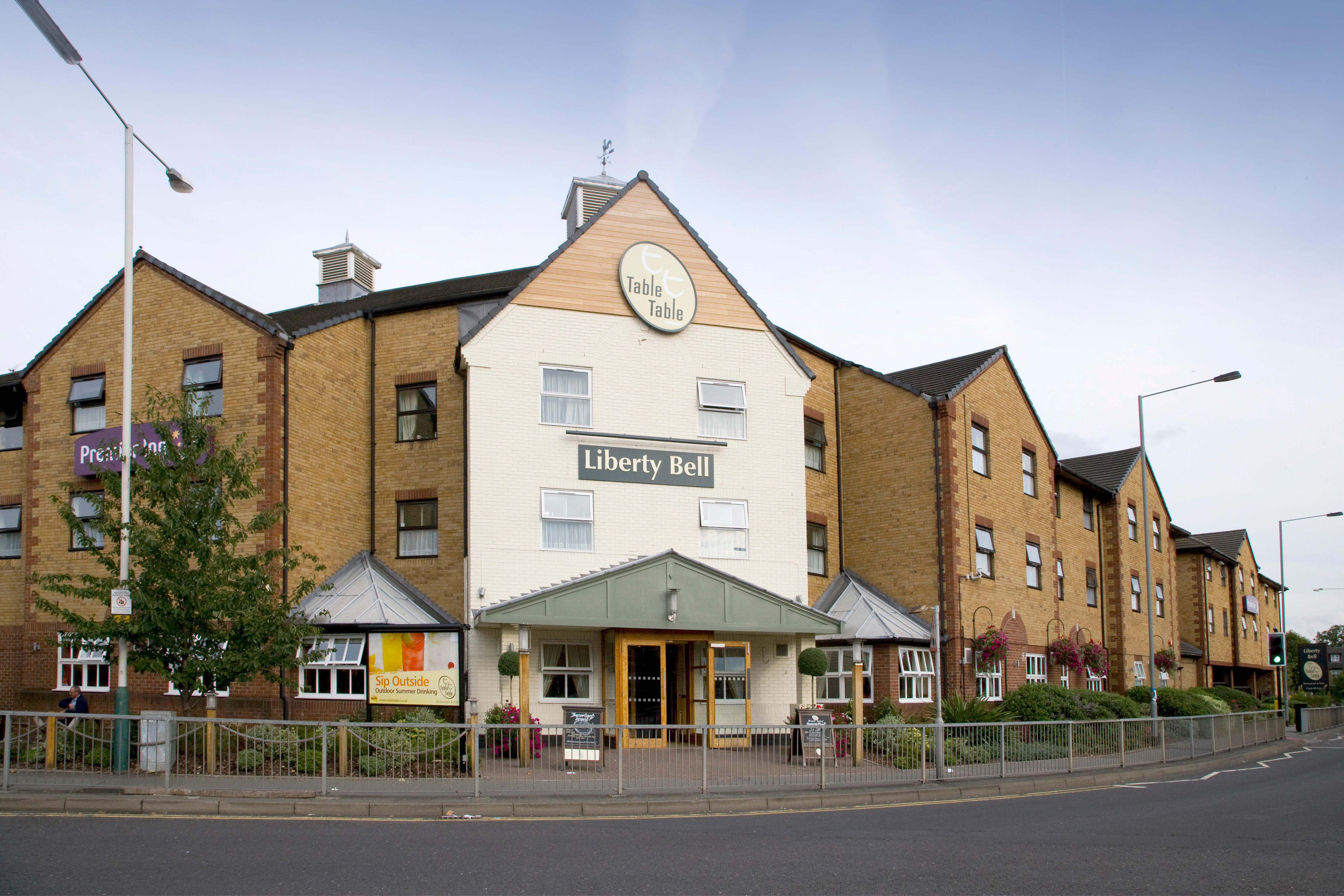 Images Premier Inn Romford Central (Mercury Gardens) hotel