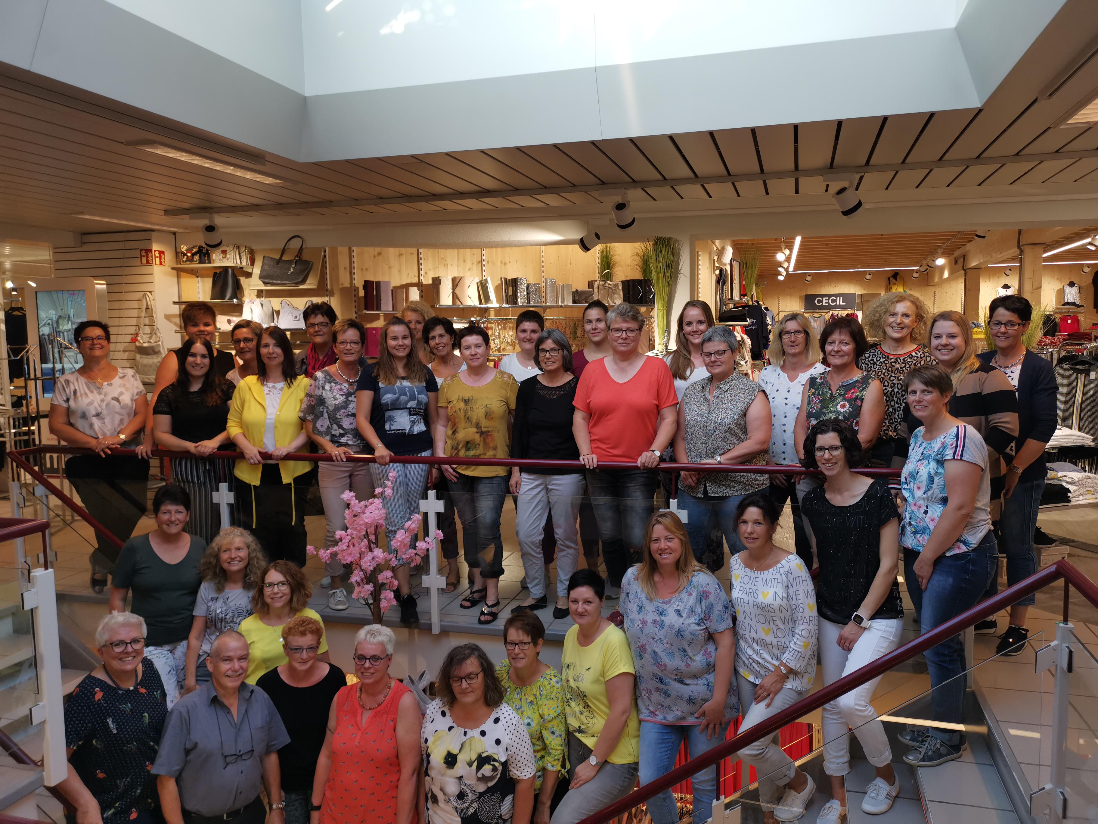 Minder Mode AG, Bahnhofstrasse 21 in Huttwil