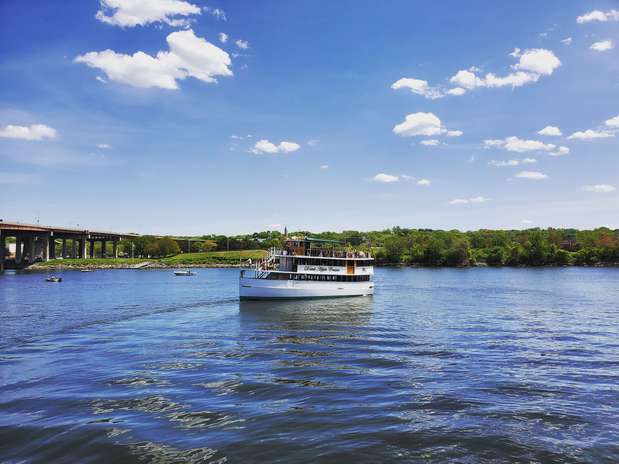 Images Dutch Apple Cruises & Tours