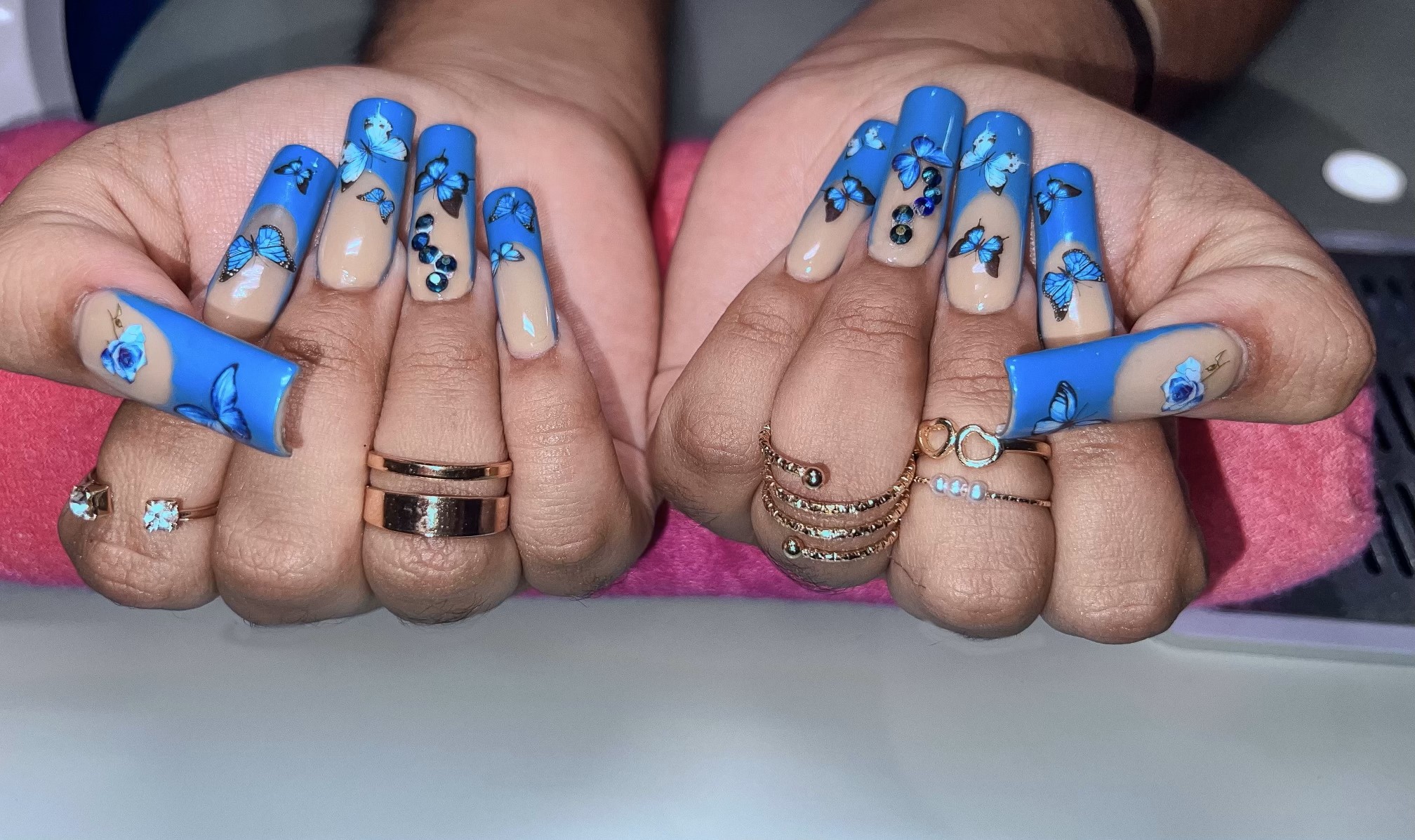 If you are looking for beautiful and long-lasting acrylic nails Belleza Latina Lashes and Salon can help. We are a collective of artists, stylists, and beauty technicians who will make sure your acrylic nails look beautiful.