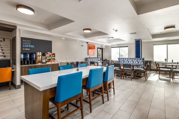 Images Holiday Inn Express & Suites Vancouver Mall/Portland Area by IHG